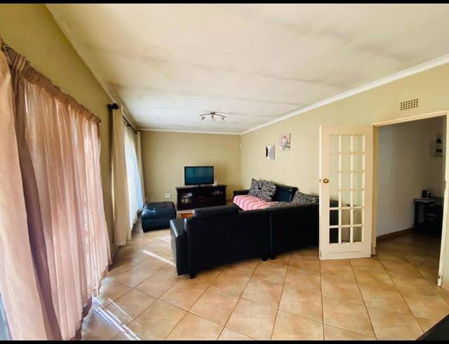 3 BEDROOM HOUSE FOR SALE IN KENSINGTON